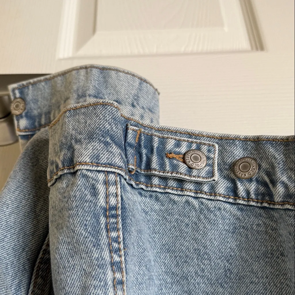 Old Navy Light Blue Distressed Denim Jacket. - Image 10