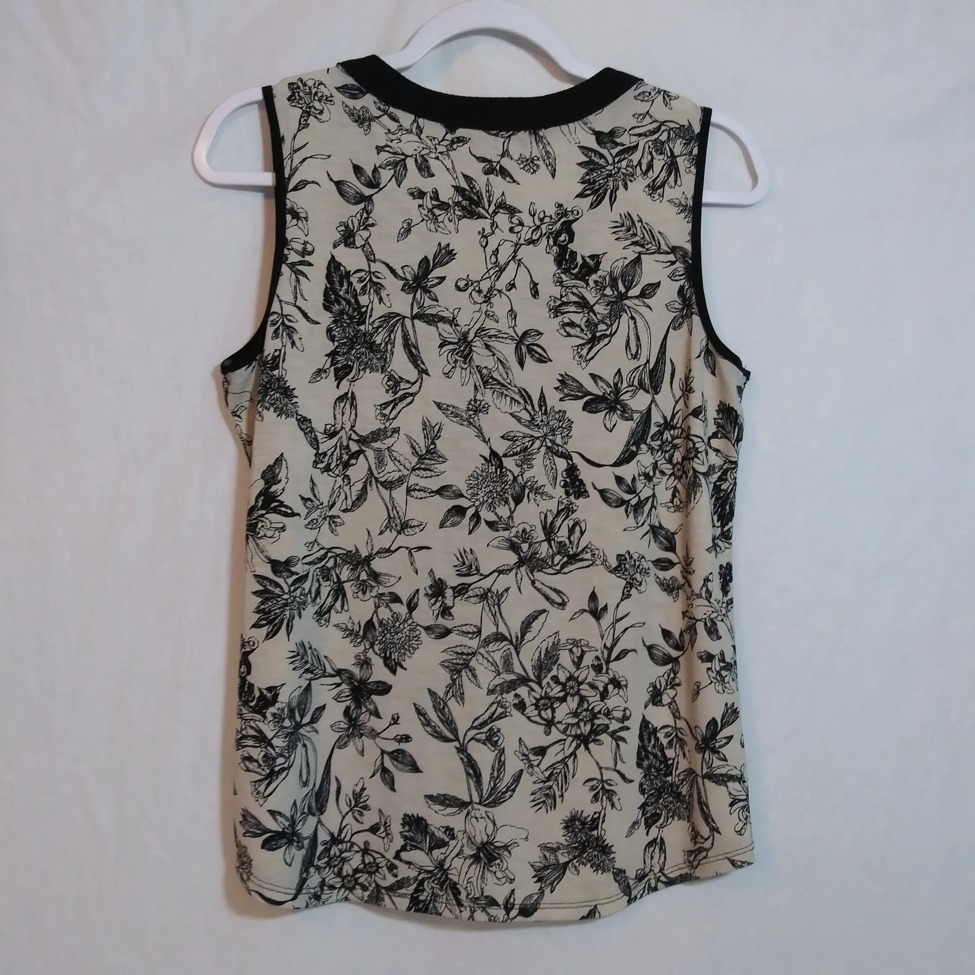 Naif Floral Timeless Sleeveless V Neck Blouse Top Black Cream Size Small - Image 3