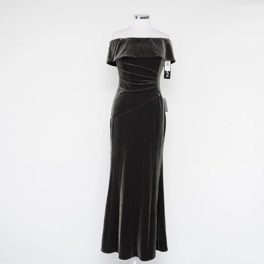 Xscape Green Velvet Off Shoulder Gown - Image 2