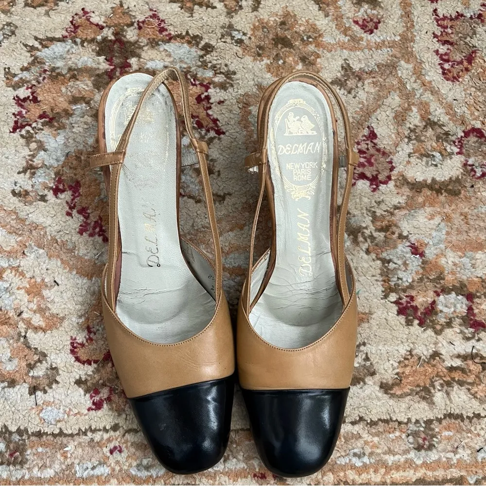 Vintage 80s Delman Tan & Black Strappy Cap Toe Slingback Heels 8.5 AA - Image 2