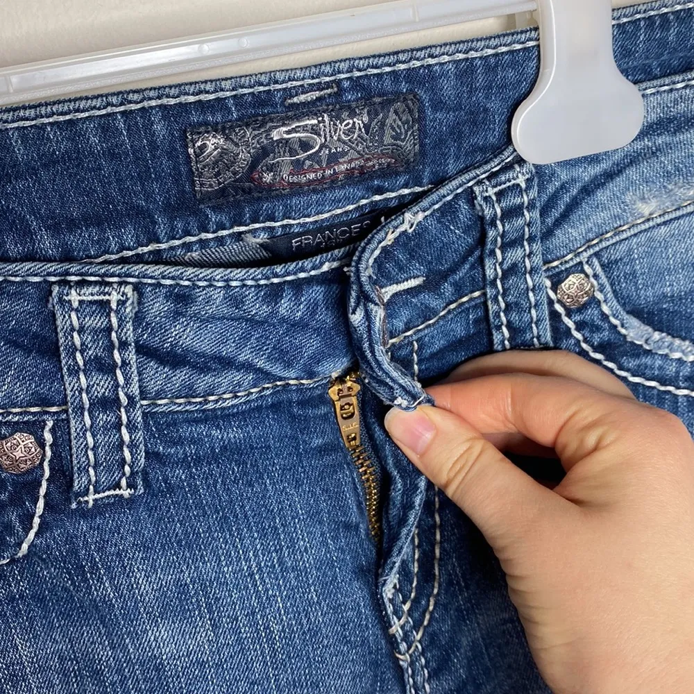 Silver Jeans Frances 18” distressed bootcut jeans size w28 - Image 98