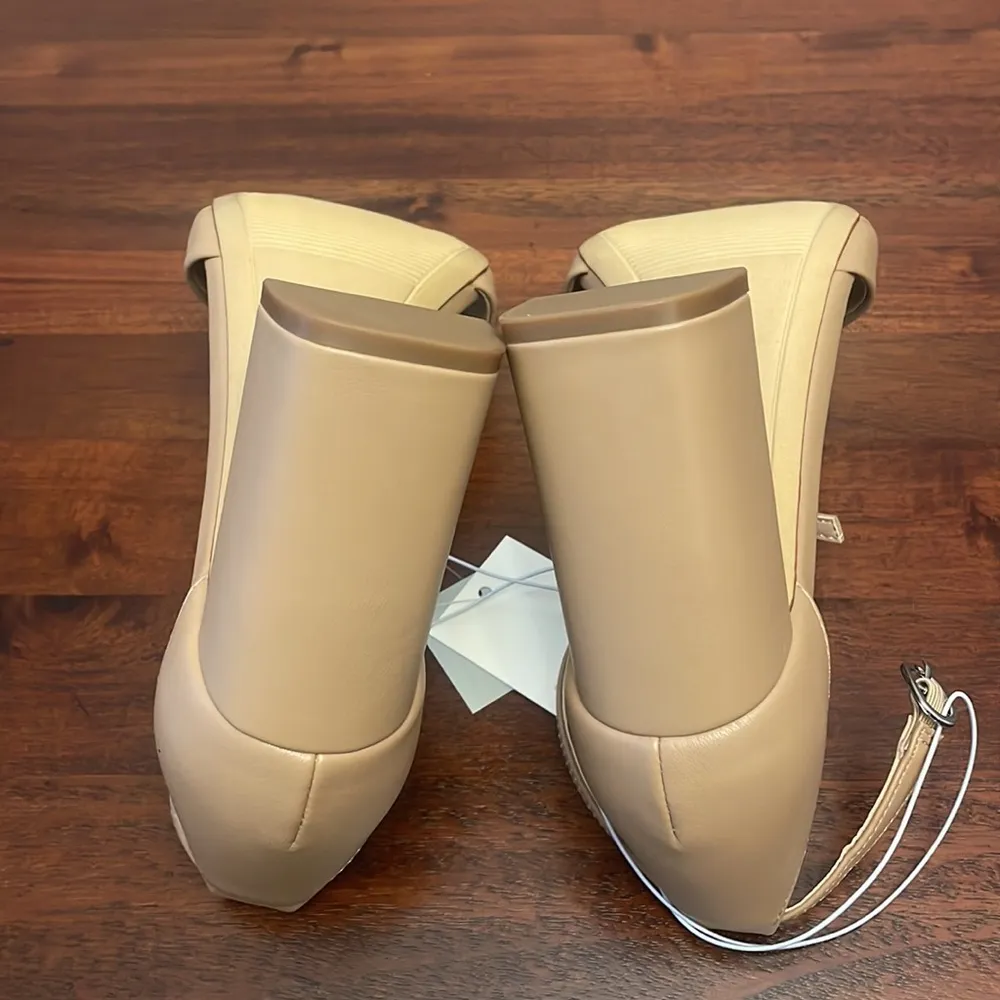 A new day Shelly Heels with Memory Foam Insole tan strappy shoe New - Image 3