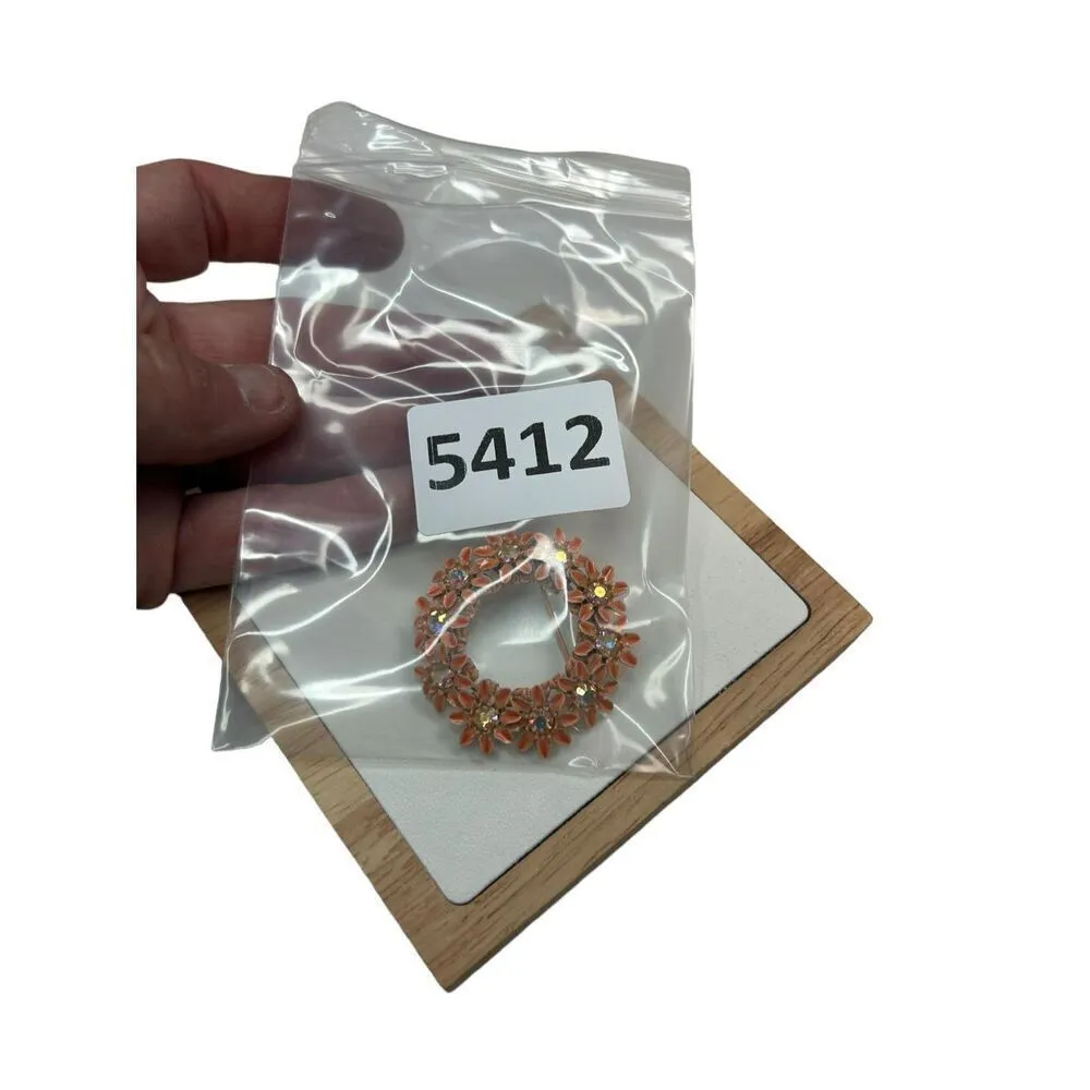 Pink enamel petal floral wreath brooch with clear rhinestone - Image 8