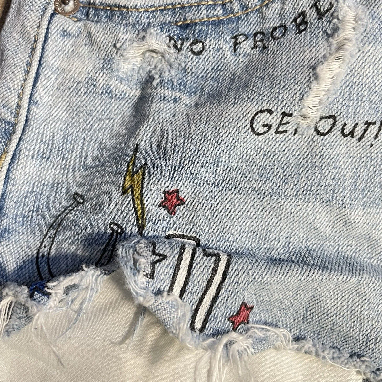 American Eagle Shorts 4 Hi Rise Denim Painted Graphic Frayed Hem Embellishment - Image 6