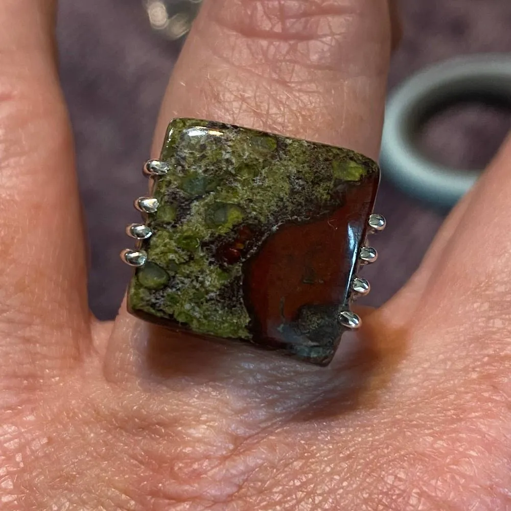 Dragon Blood Gemstone Sterling Silver Ring Size 8 - Image 5