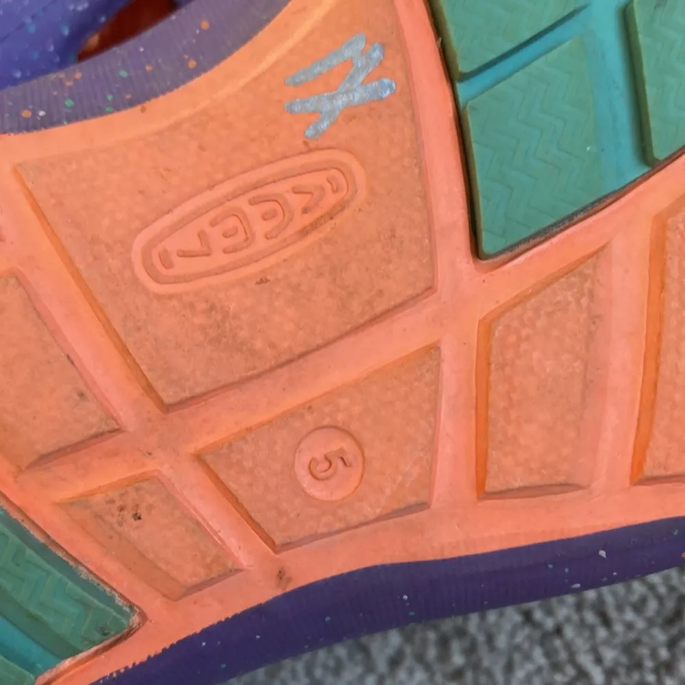 Keen Water Sandals SIZE 5 - Image 3