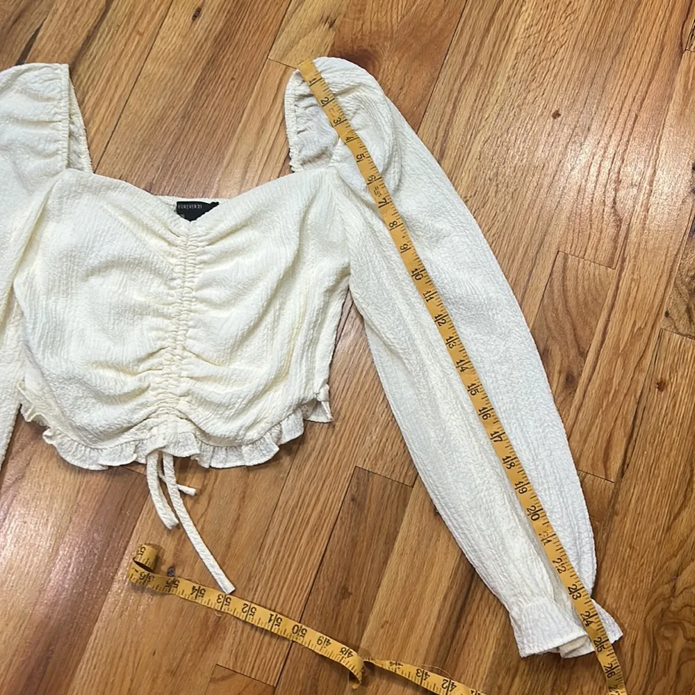 NWOT Forever 21 cream long dramatic sleeve crop top size small - Image 6