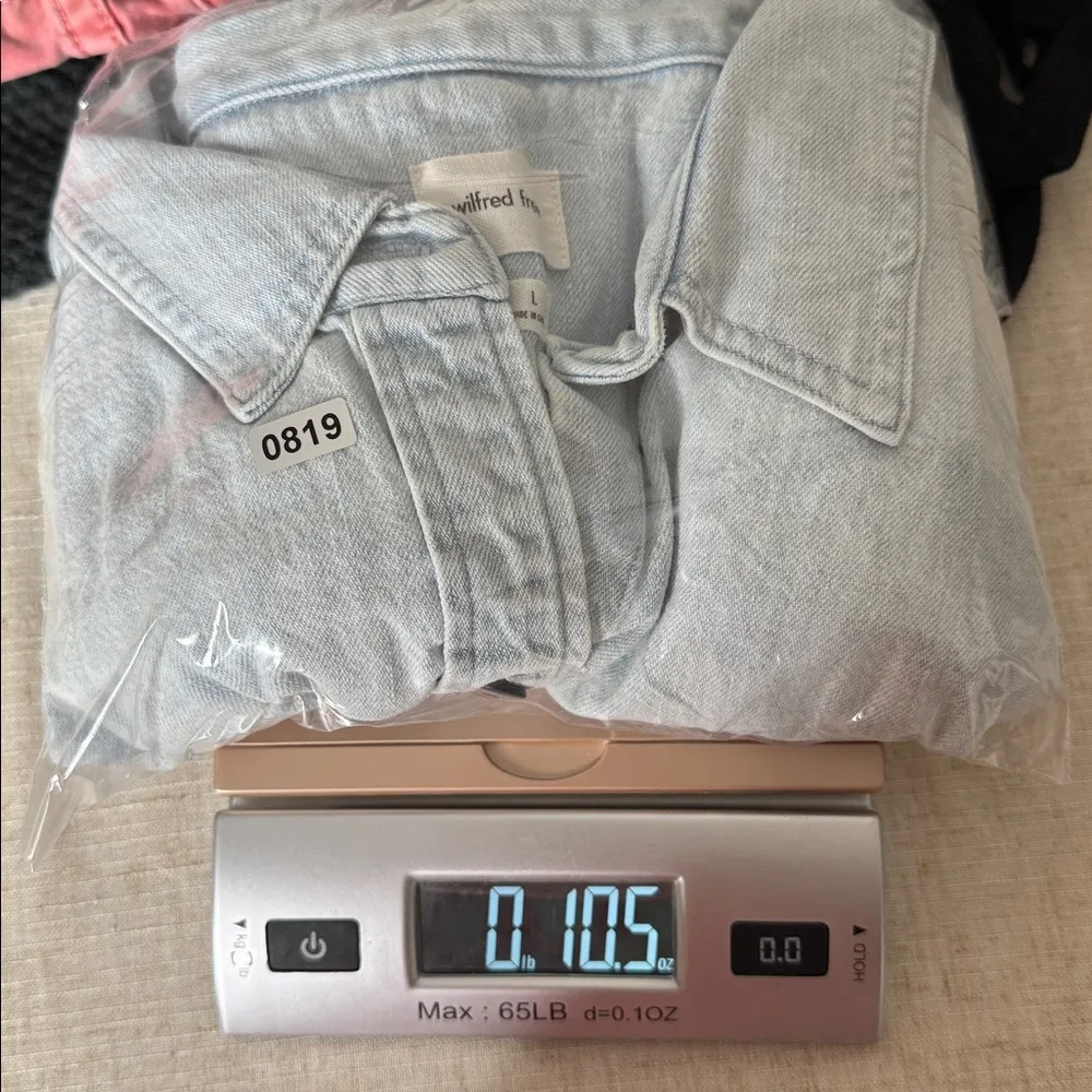 Aritzia WILFRED FREE Auteur Blue Denim Puff Short Sleeve Button Shirt Light Wash - Image 9