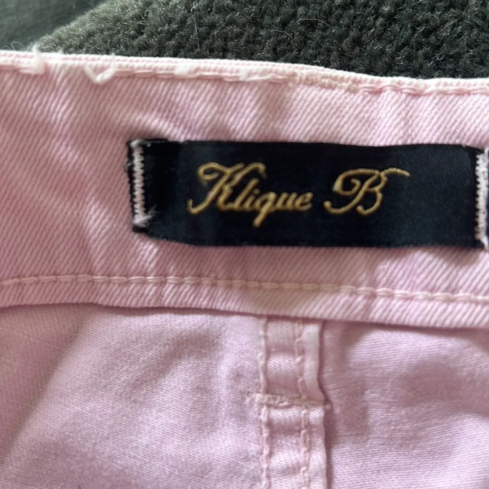 PINK CUT-OFF DISTRESSES SHORTS - Image 3