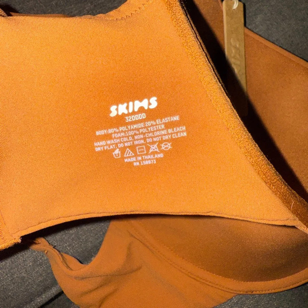 SKIMS NWT Brown Seamless Bra with Adjustable Straps - Image 4