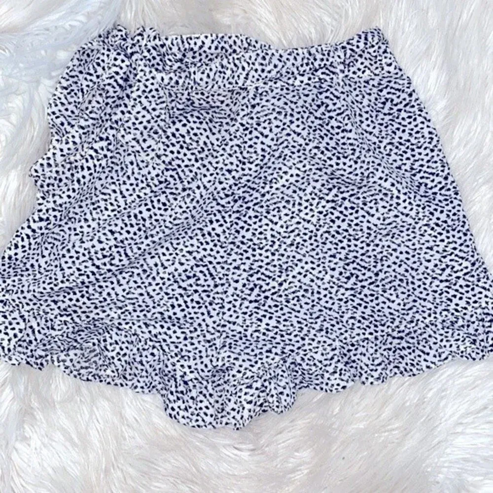 Mittoshop boho shorts ruffle hem size small - Image 6
