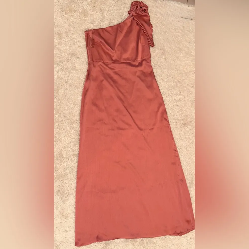 NWOT Sachin & Babi Chelsea Bow One Shoulder Gown Rogue Pink sz 14 - Image 5