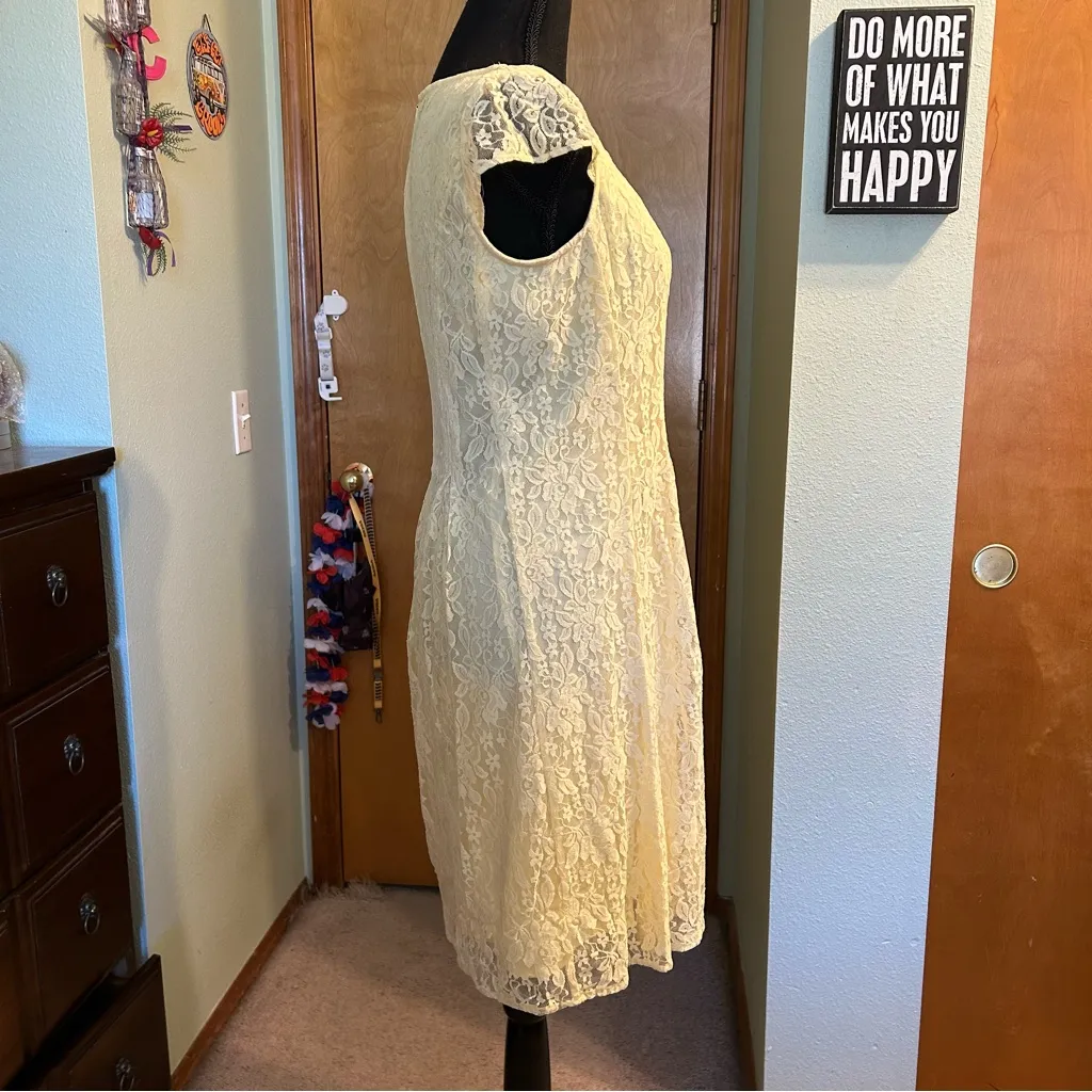 Madison Leigh sift yellow floral lace cap sleeve midi dress size 6 - Image 2