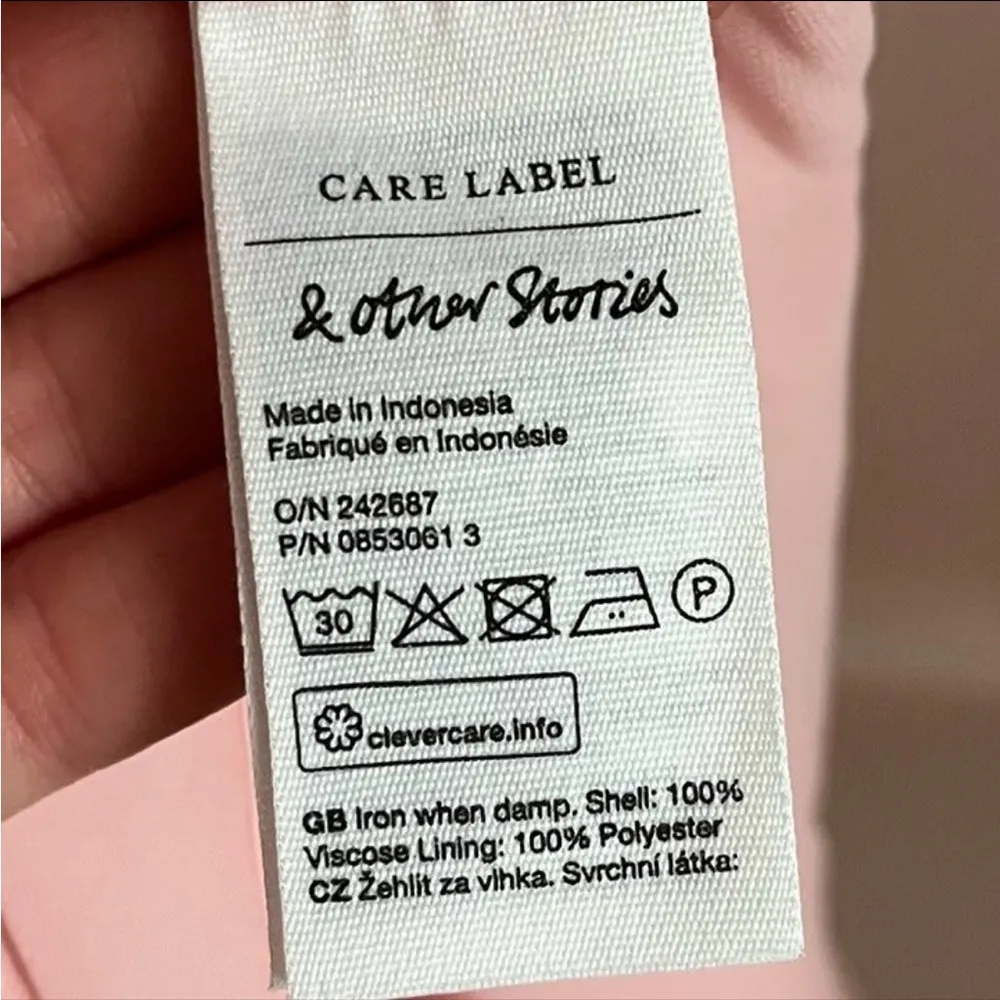 & Other Stories • Pink Floral Puffed Sleeve Mini Dress - Image 2