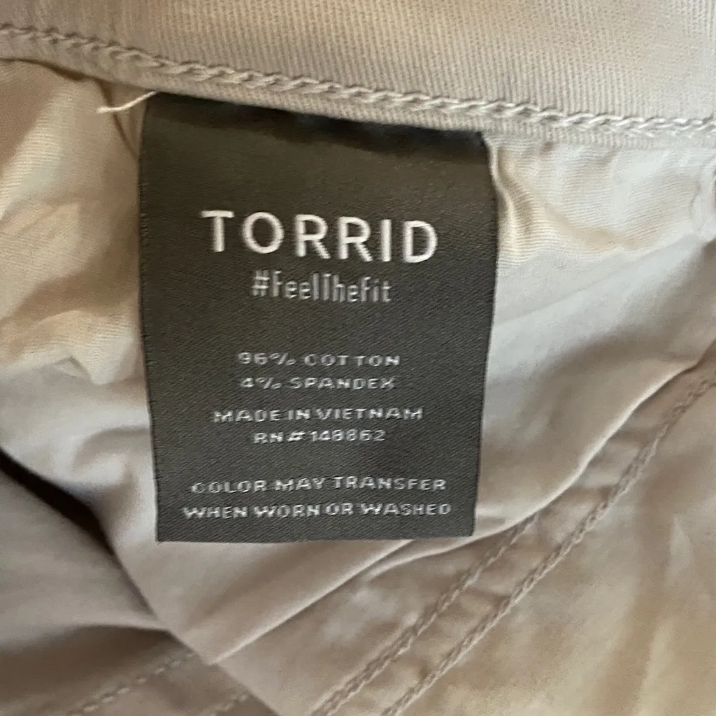 Torrid  Pull-On BF Straight Cargo Pants Stone Stretch Twill Size 4 Regular NWT - Image 4
