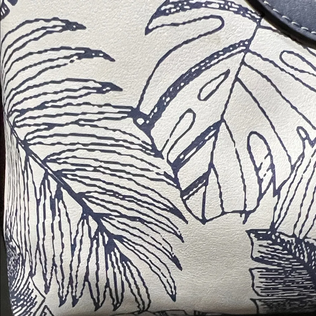 Tommy Bahama | Tropical Leaf Print Adjustable Shoulder Bag - Image 4