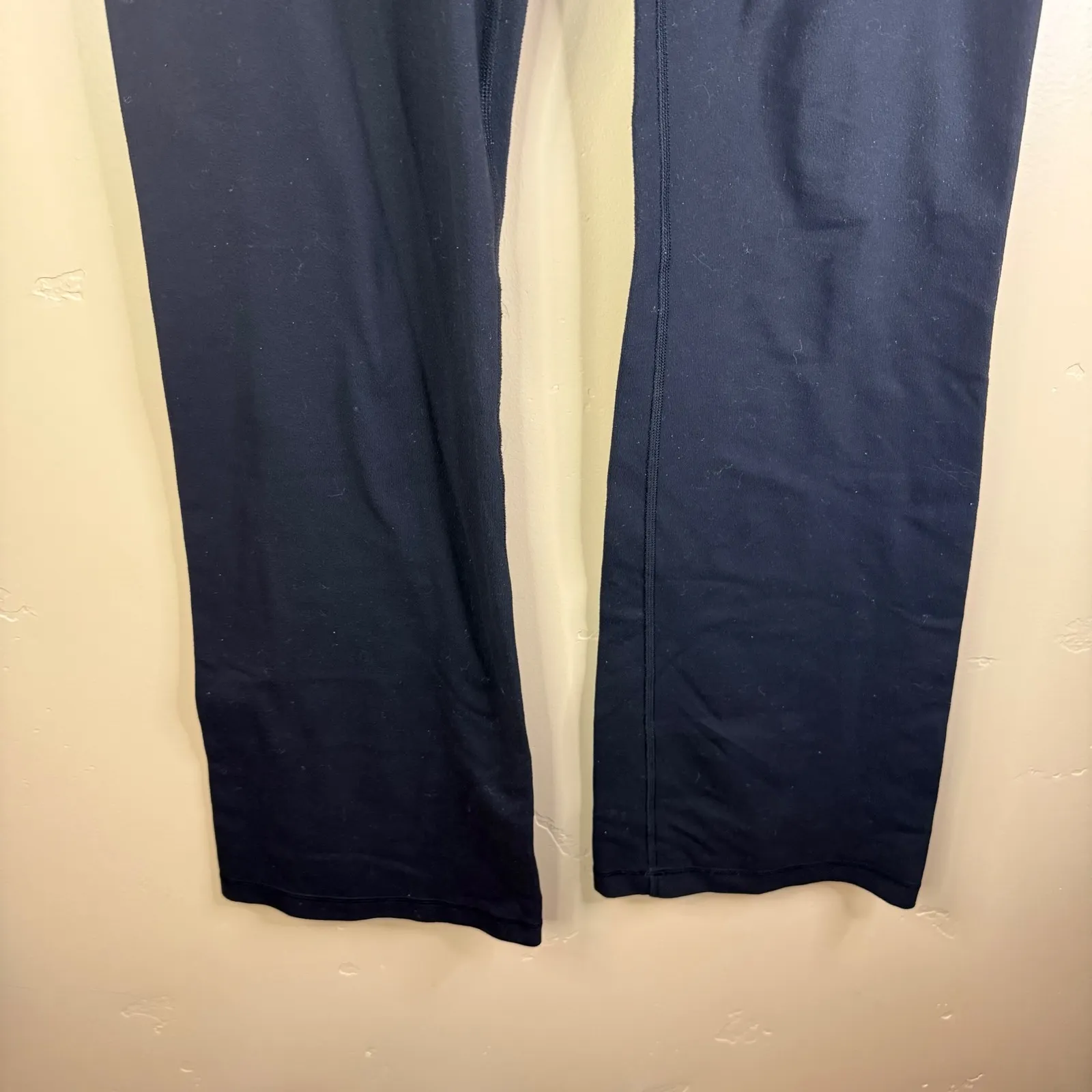 Lululemon Groove Nulu Flare Pants Black Blue Abstract Waistband Size 6 Active‎ - Image 3