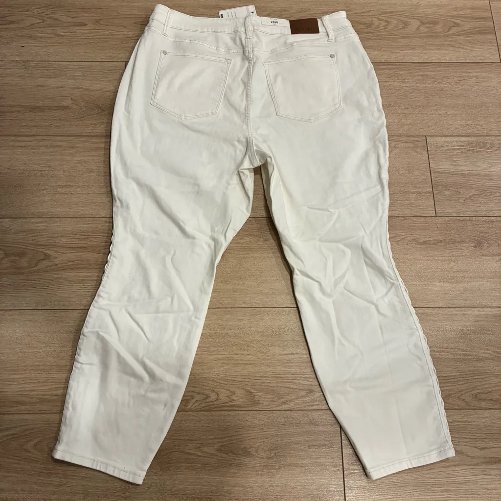 NWT Judy Blue Mid Rise Braided Detail White Relaxed Fit Denim Jeans Size 20W - Image 8