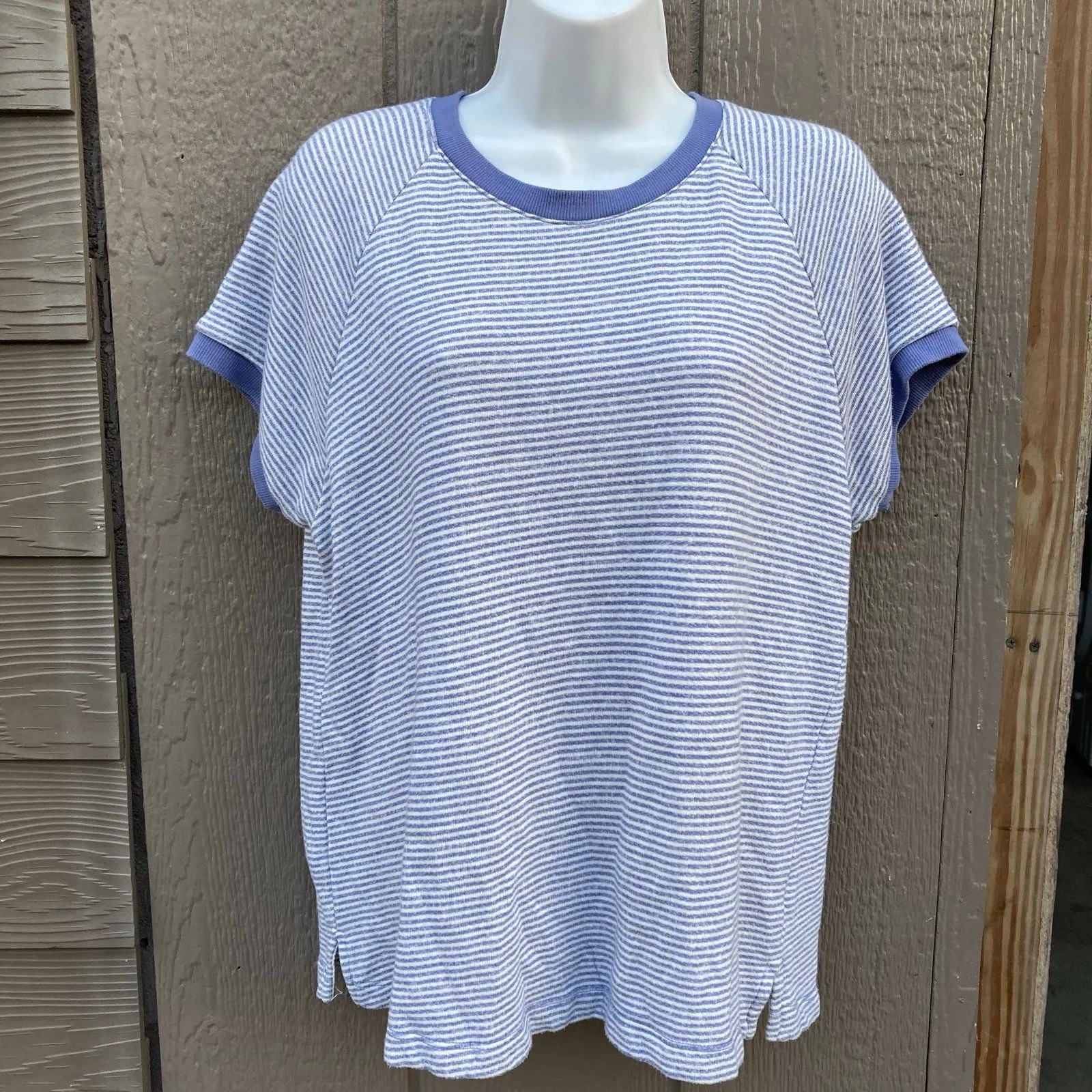 Women’s size large marine layer Blanchard crew neck top blue and white - Image 2