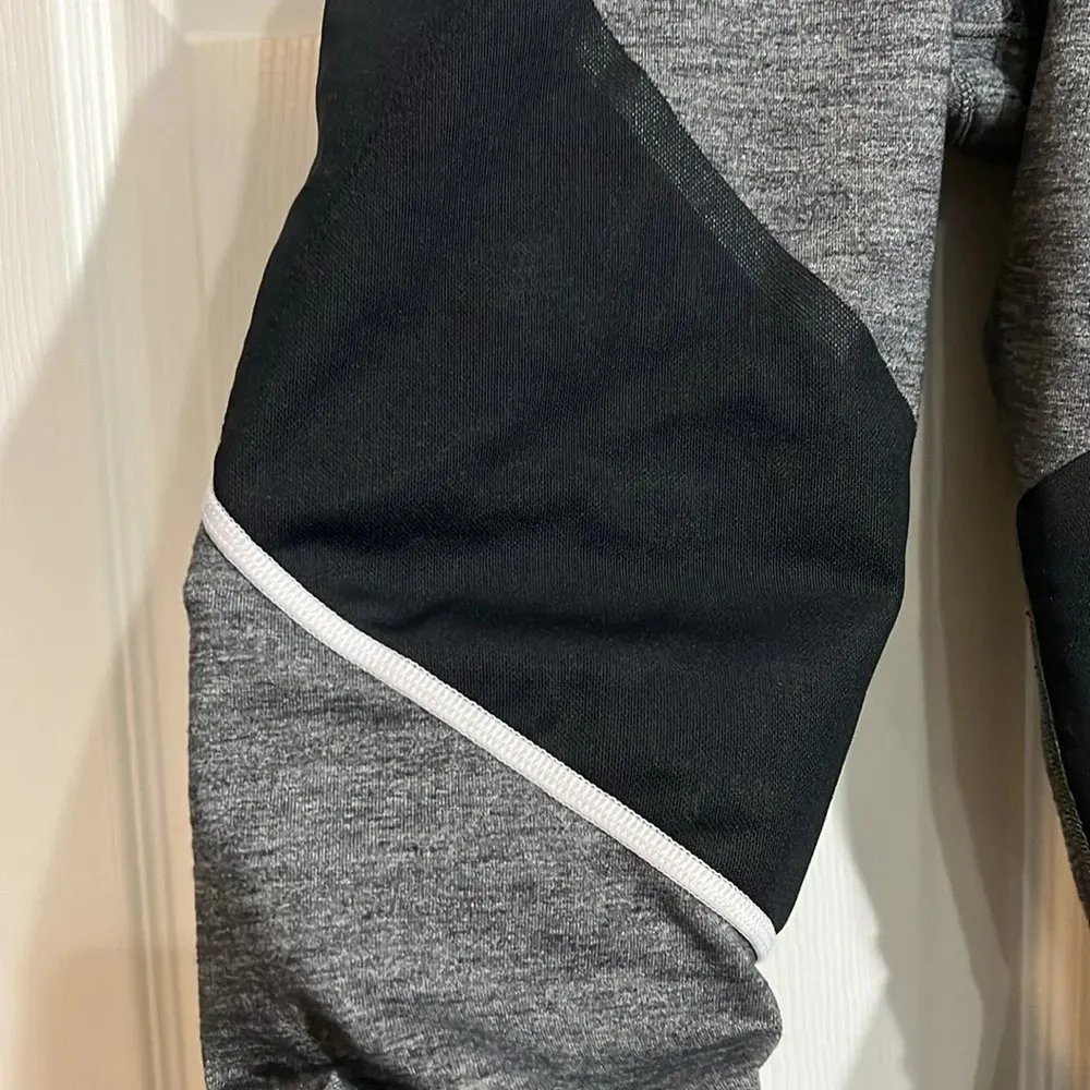 Nike Dri-Fit Leggings Women's. Size Small.  Gray Black Colorblock Cropped - Image 4