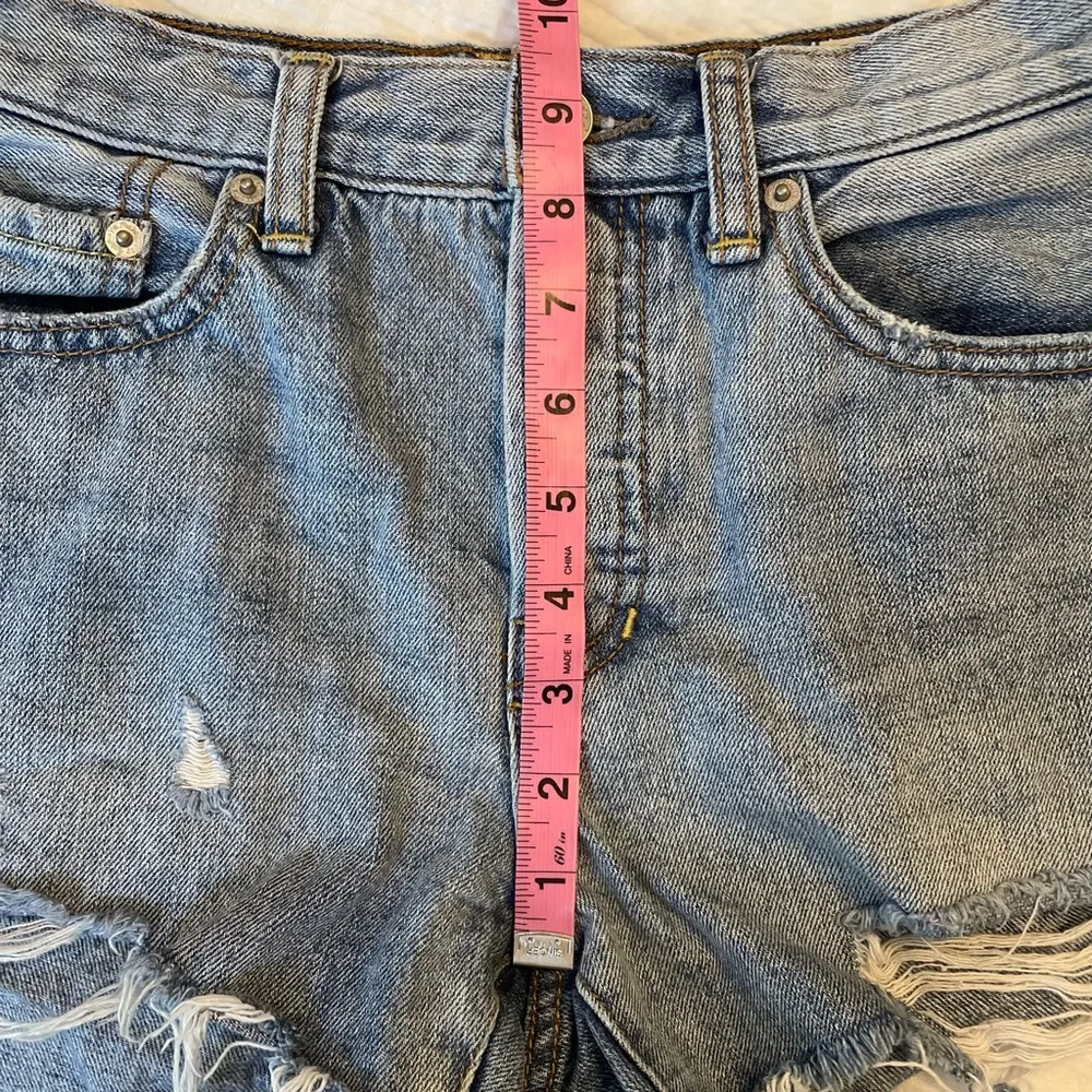 FREE PEOPLE We the Free Distressed Raw Hem Button Fly Cutoff Denim Short Size 26 - Image 11