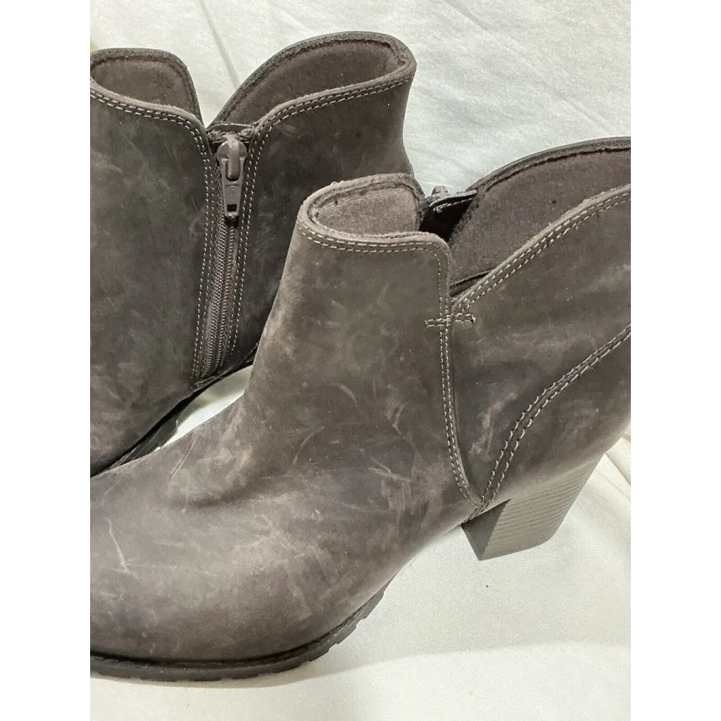 Woman's Ultimate Comfort Collection By Clark Brown Round Toe Bulk Heel Boot 7.5 - Image 5