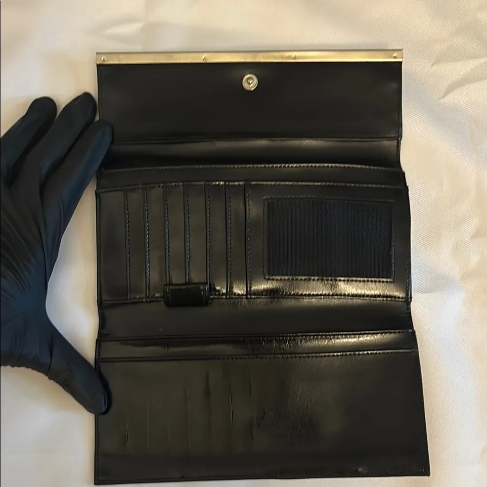 GUESS Black Wallet with Silver Accent – EUC - Image 5