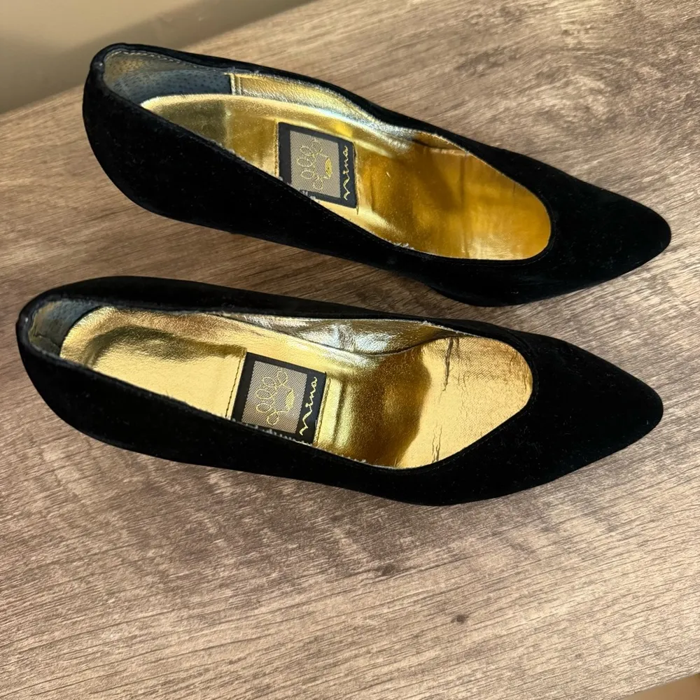 Nina Vintage  Black Velvet Heels Shoes Women’s Size 6 Classic Versatile Formal - Image 2