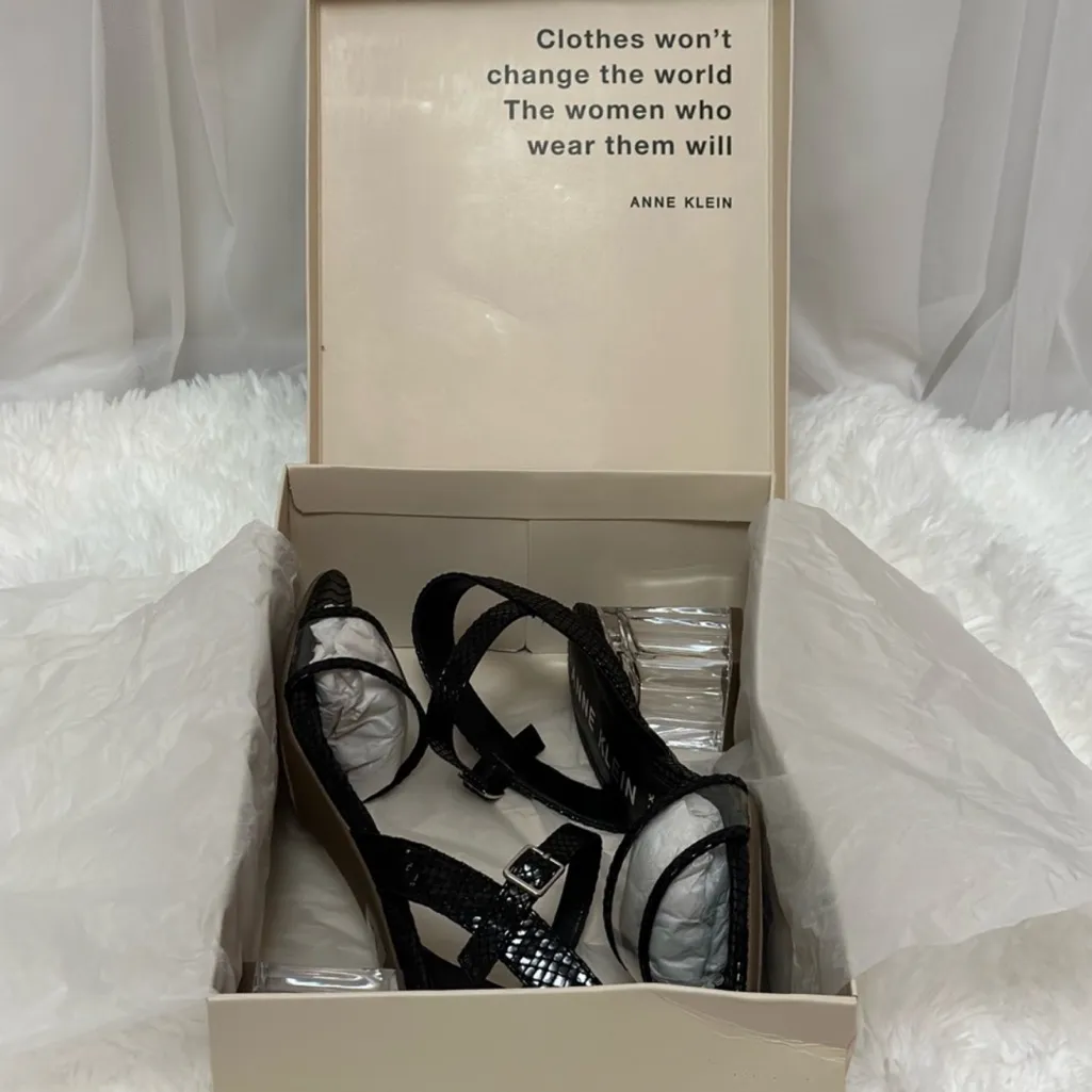 Anne Klein  heeled sandals, size 9.5 - Image 3