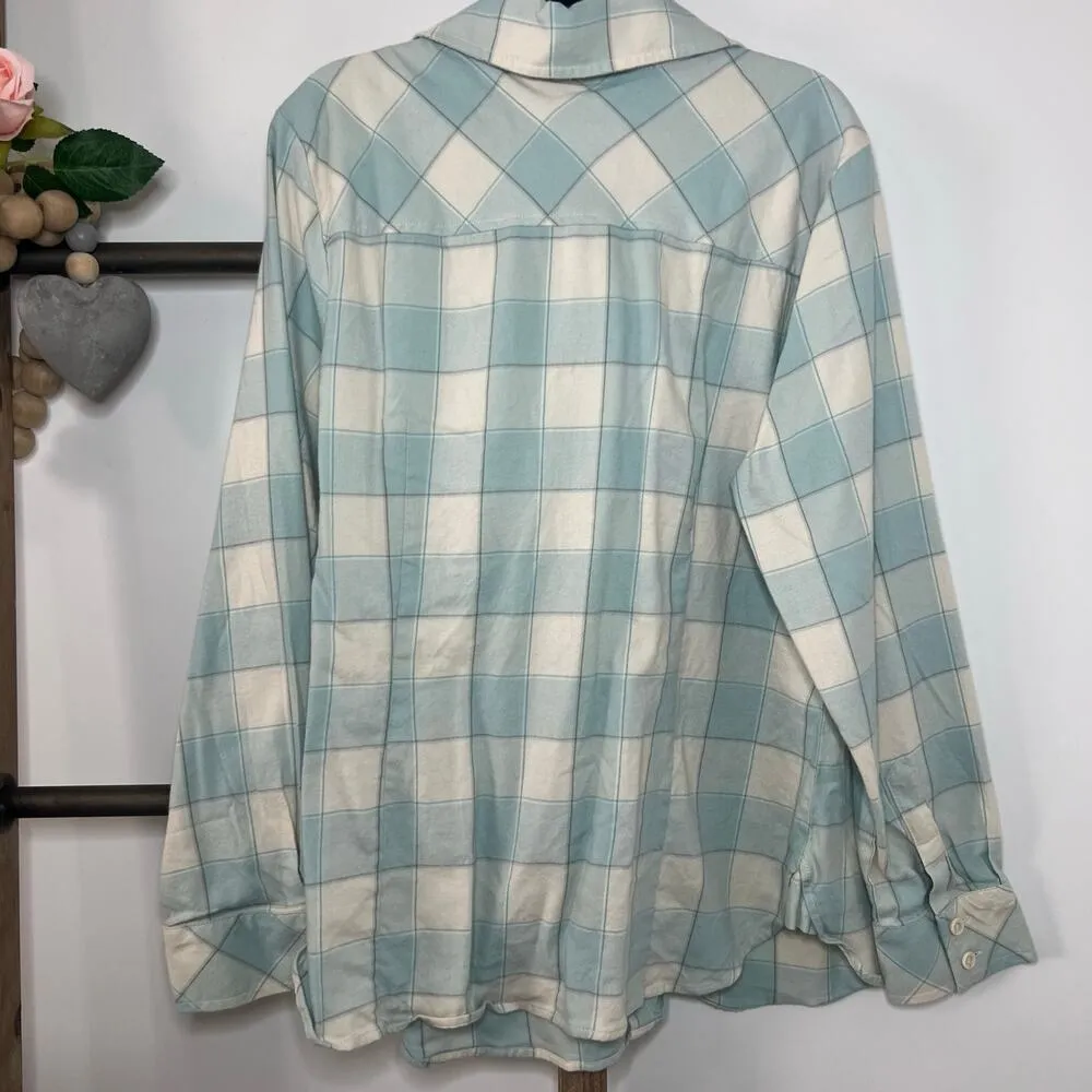 Christopher and Banks Petite Long Sleeve Button Down Shirt Size Medium - Image 4