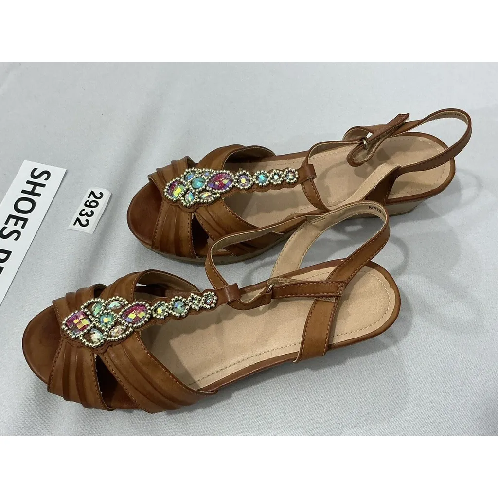 Womans American Eagle 5.5 Slip On Strappy Peep Toe Brown Wedge Sandals - Image 3