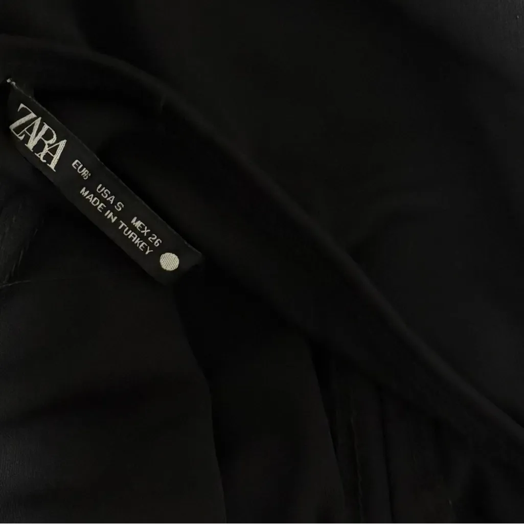 Zara Elegant Black Outerwear - Image 4