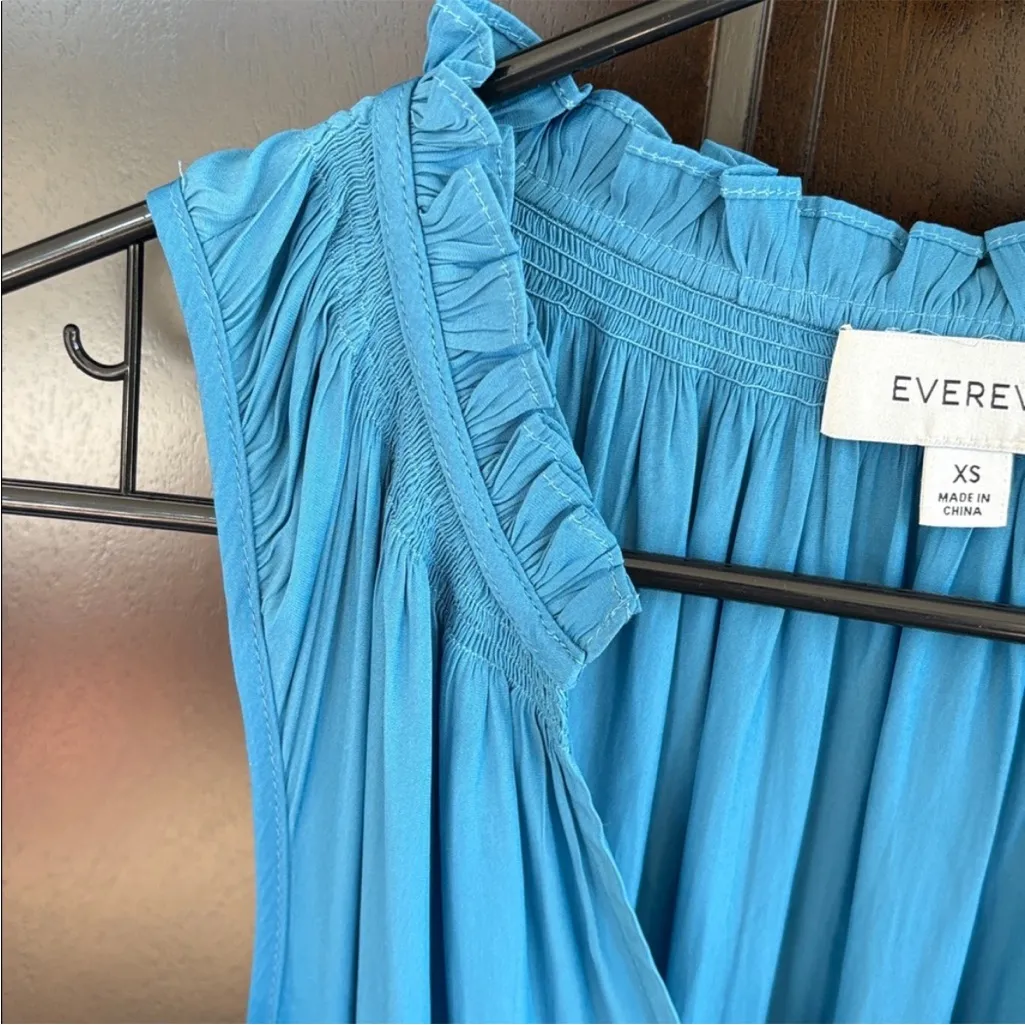 EUC Evereve Sleeveless Smocked Waist
Ruffle Neck Dress Blue Size XS - Image 5