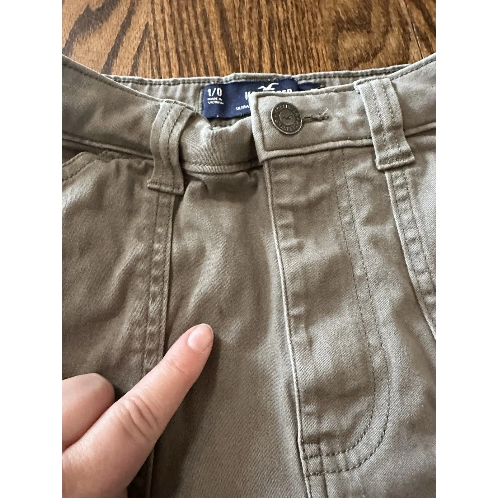 Hollister Cotton Ultra High Rise Mom Short Size 25 Olive Green Cargo 3” Inseam - Image 6