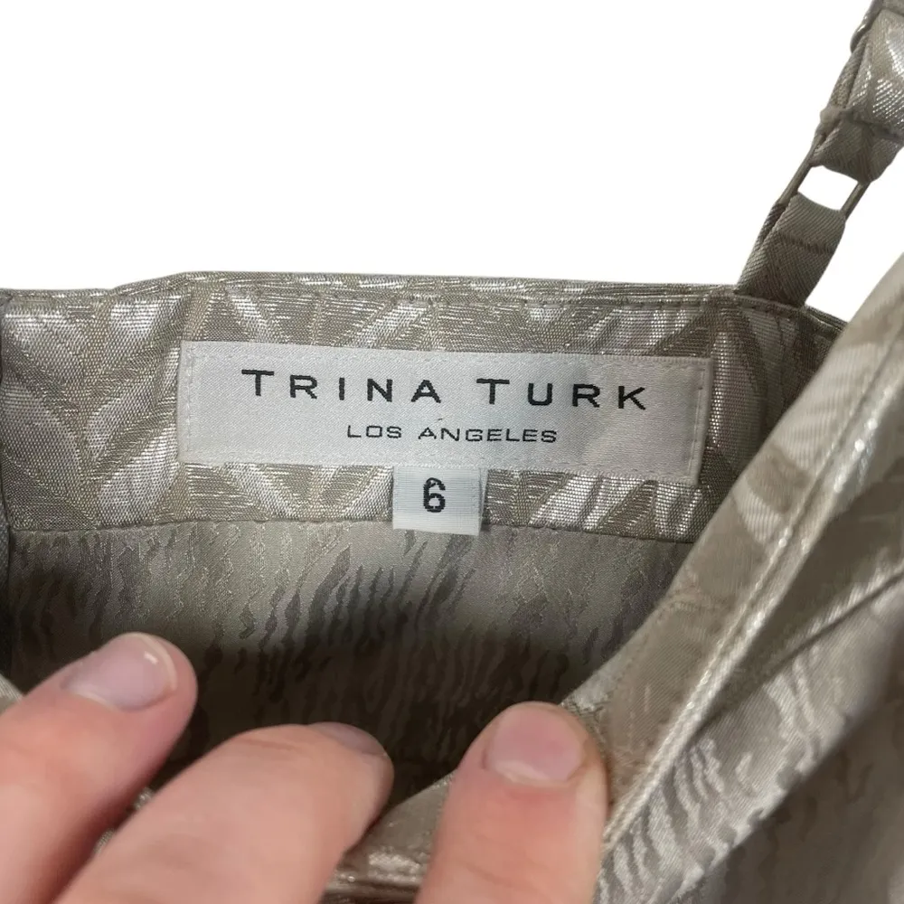 VINTAGE Trina Turk Elda Silk Babydoll Empire Waist Blouse in Silver Size 6 - Image 7