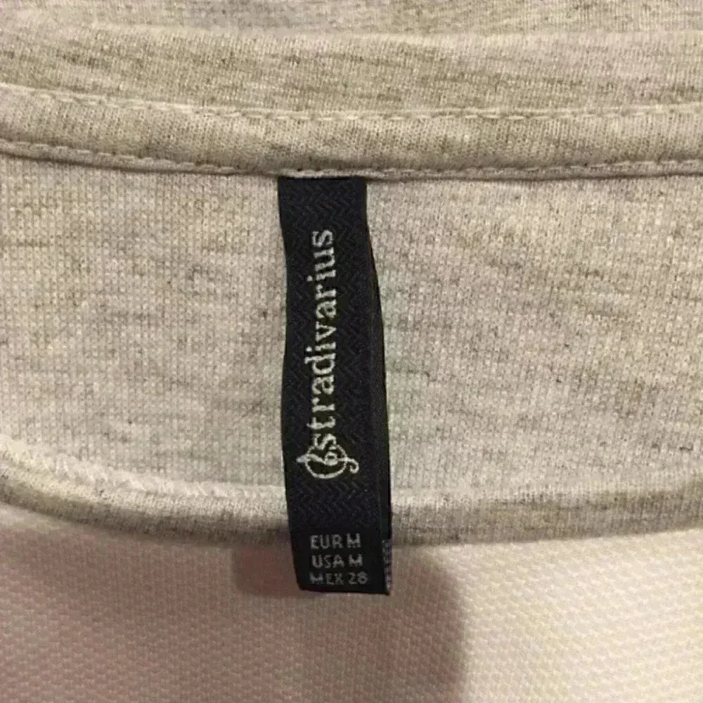 ⭐️ Stradivarius long sleeve shirt in size medium - Image 4