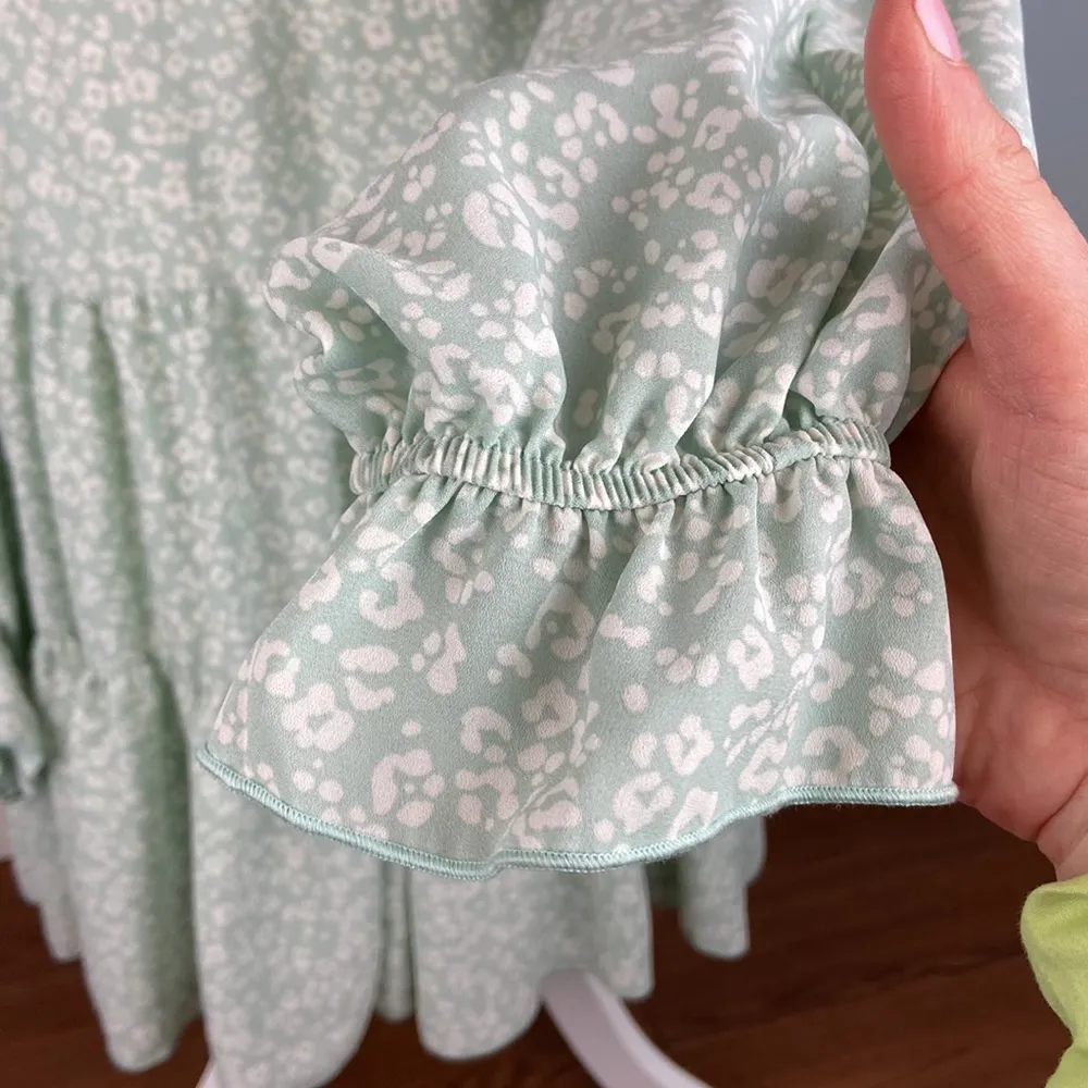 Saints & Hearts Smocked V Neck Cheetah Print Mini Dress Ruffle Long Sleeve Sz S Green - Image 7