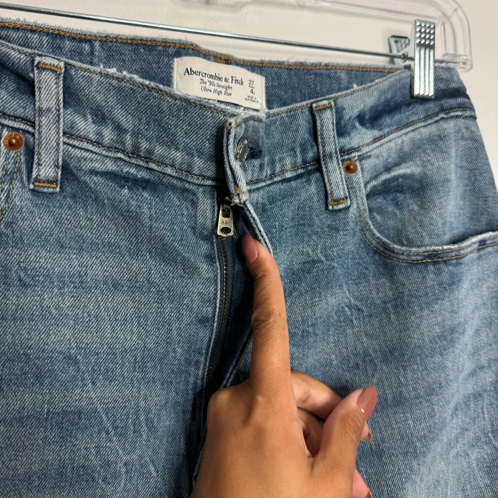 Abercrombie & Fitch The‎ 90's Straight Ultra High Rise Size 27/4 Short - Image 4