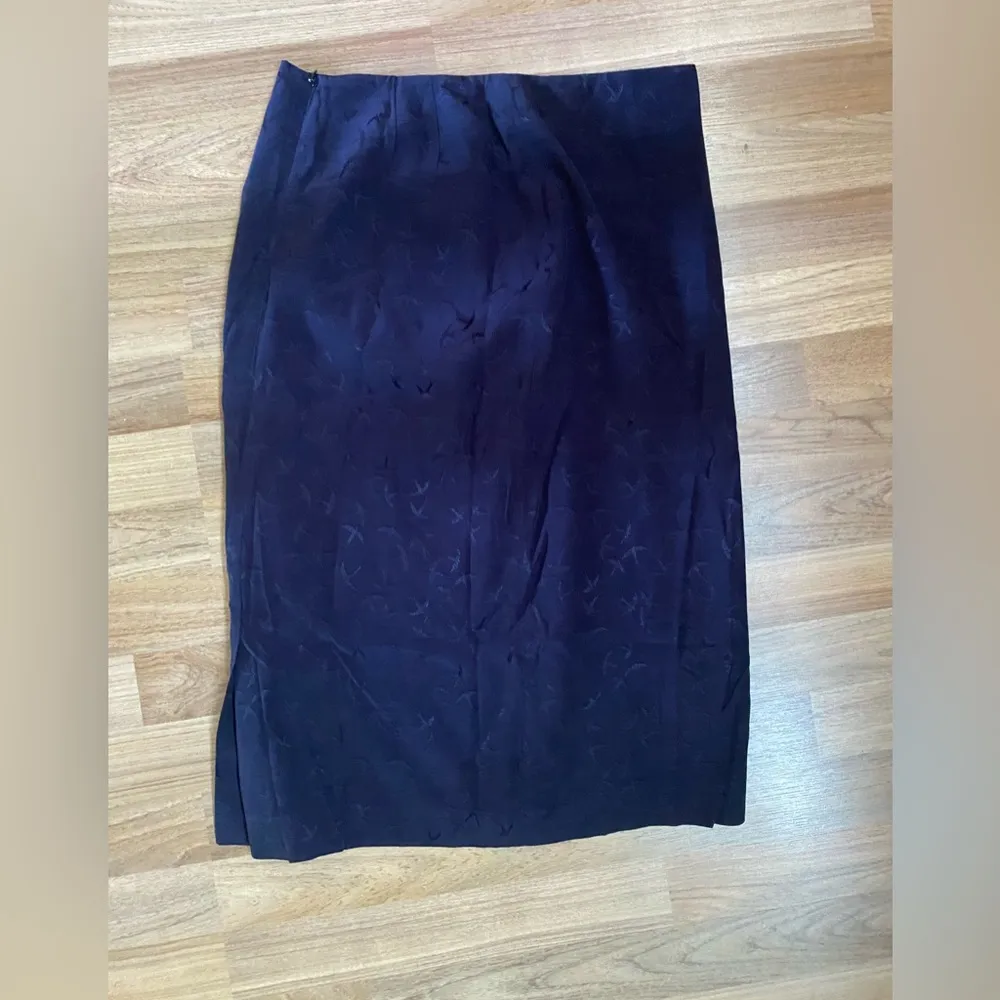 Ann Taylor Pencil Skirt Size 4 w. Ruffle - Image 2
