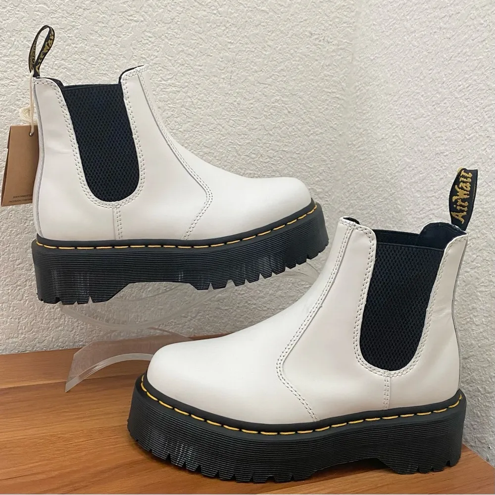 DR MARTENS 2976 White Quad Smooth Leather Platform Chelsea Boots Size 6 Women’s - Image 3