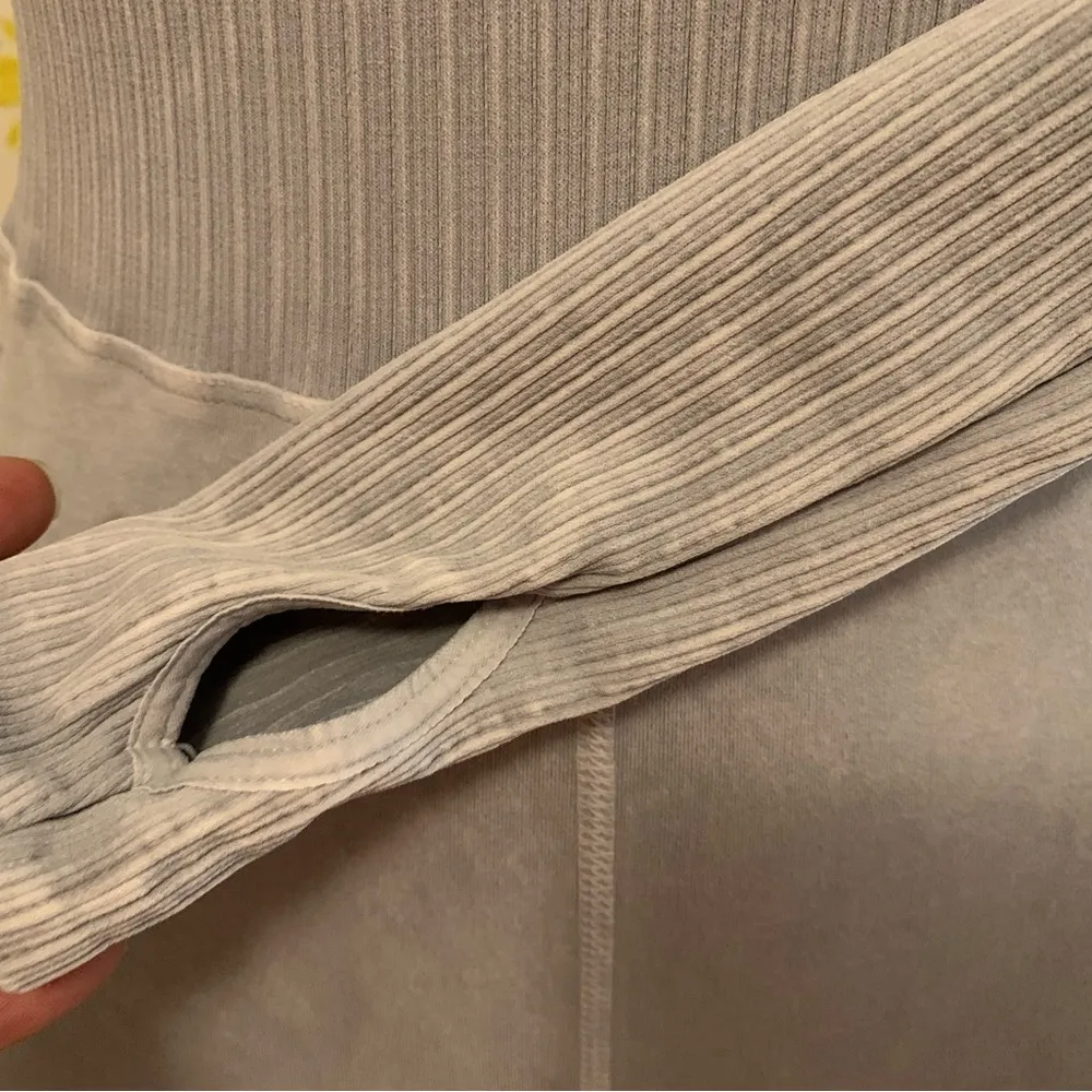 Good Karma Long Sleeve Onesie ice grey size XS/S - Image 12