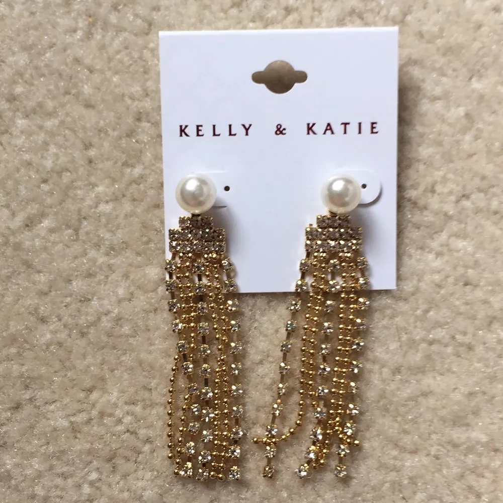 Kelly & Katie faux pearl earrings - Image 7