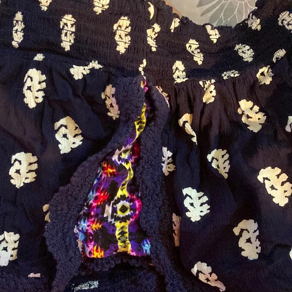 Patrons of Peace Flowing Lace Beach Shorts Size Small Navy Blue - Image 3