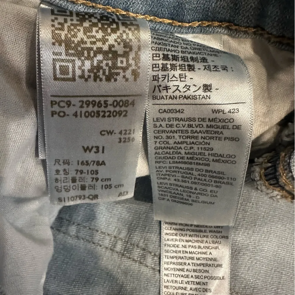 Levis' Women's Denim Jean Shorts Size 31 Mid Length Zip Fly Cuffed Light Wash - Image 4