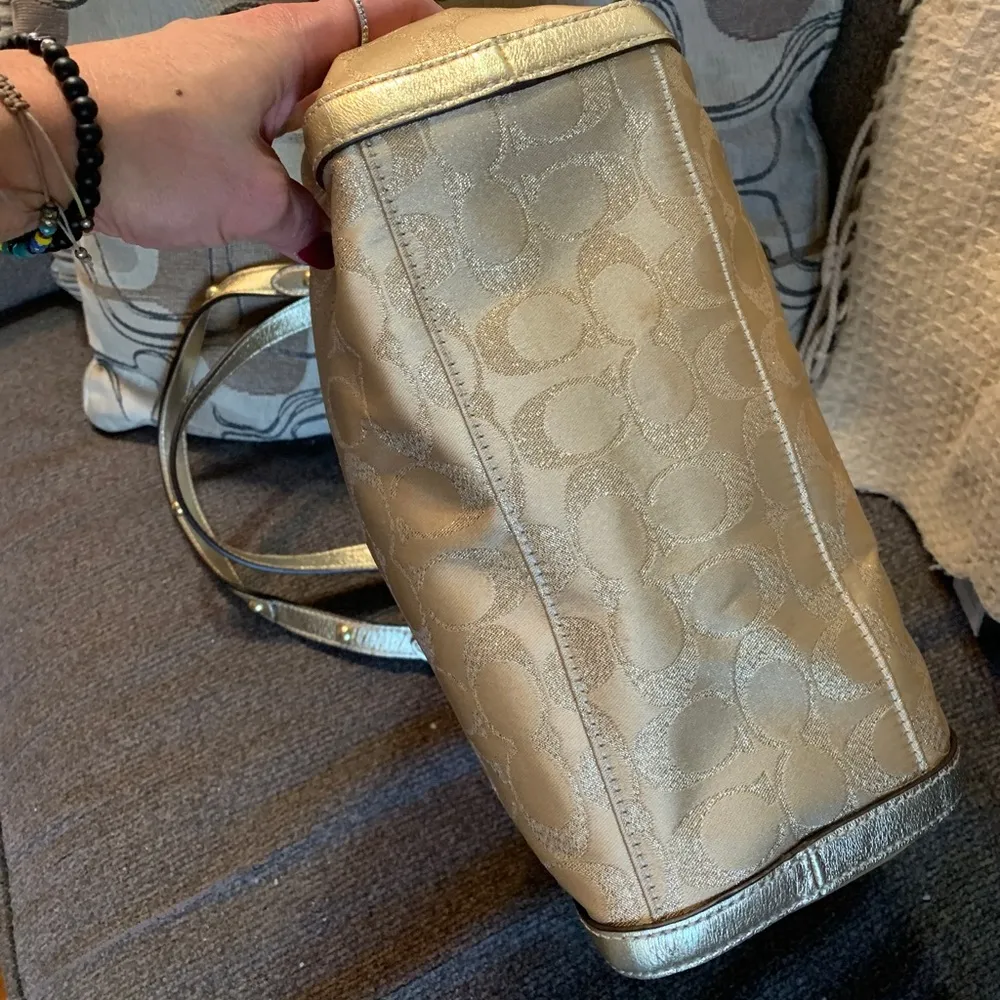 Authentic COACH LUREX METALLIC LEATHER W STUDS ZIP TOP SHOULDER BAG (EUC) - Image 6