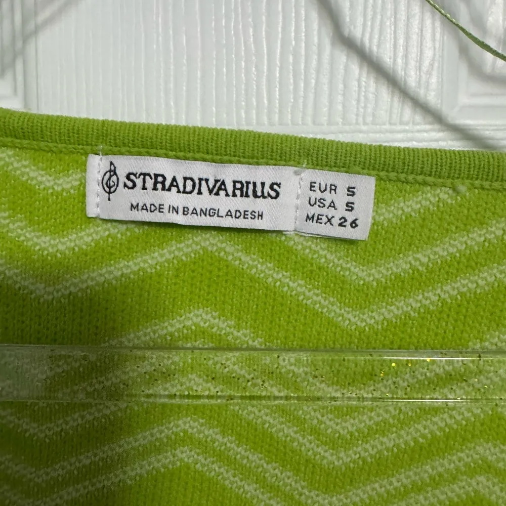 Stradivarius Green Crop Blouse with Fitted Style - Image 2