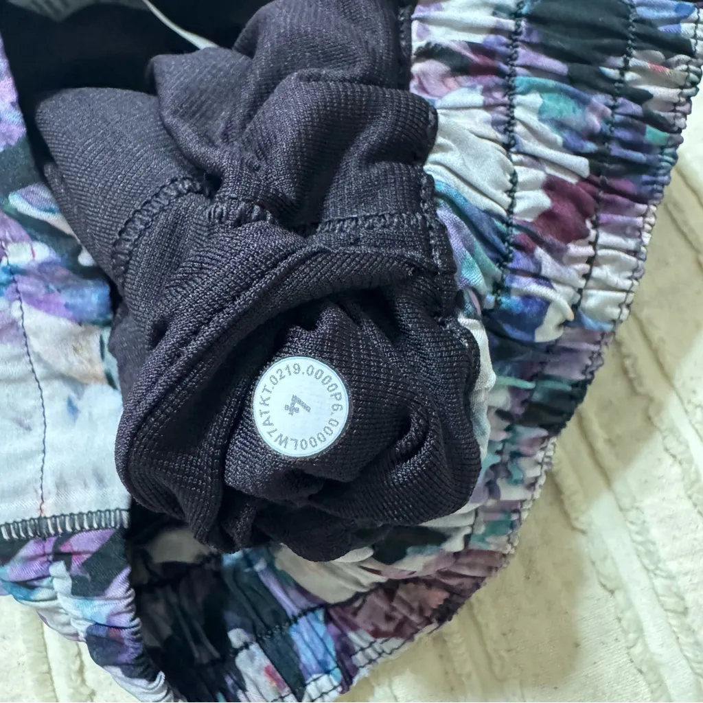 Lululemon Hotty Hot Short II Utopia multi/ deep phantom 4 tall - Image 7