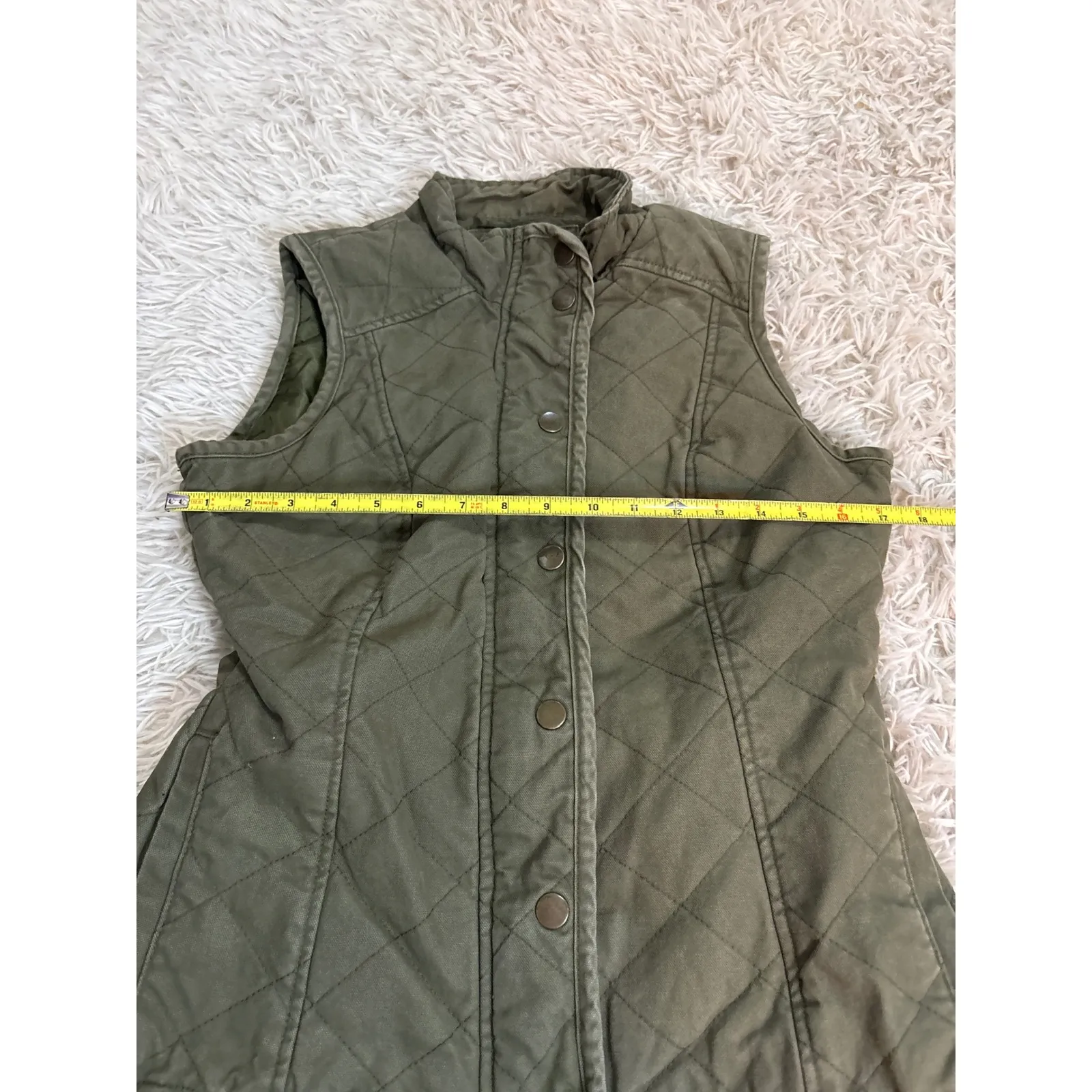 Magellan Outdoors Quilted Vest Olive Green Snap Front Collar Pockets Size L - Image 6