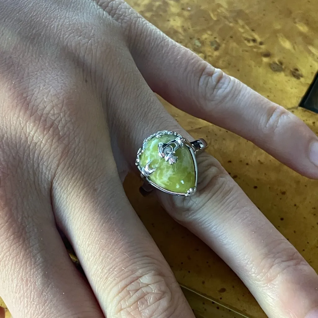 Natural Connemara Marble Sterling Silver Claddagh Ring Size 7 - Image 4