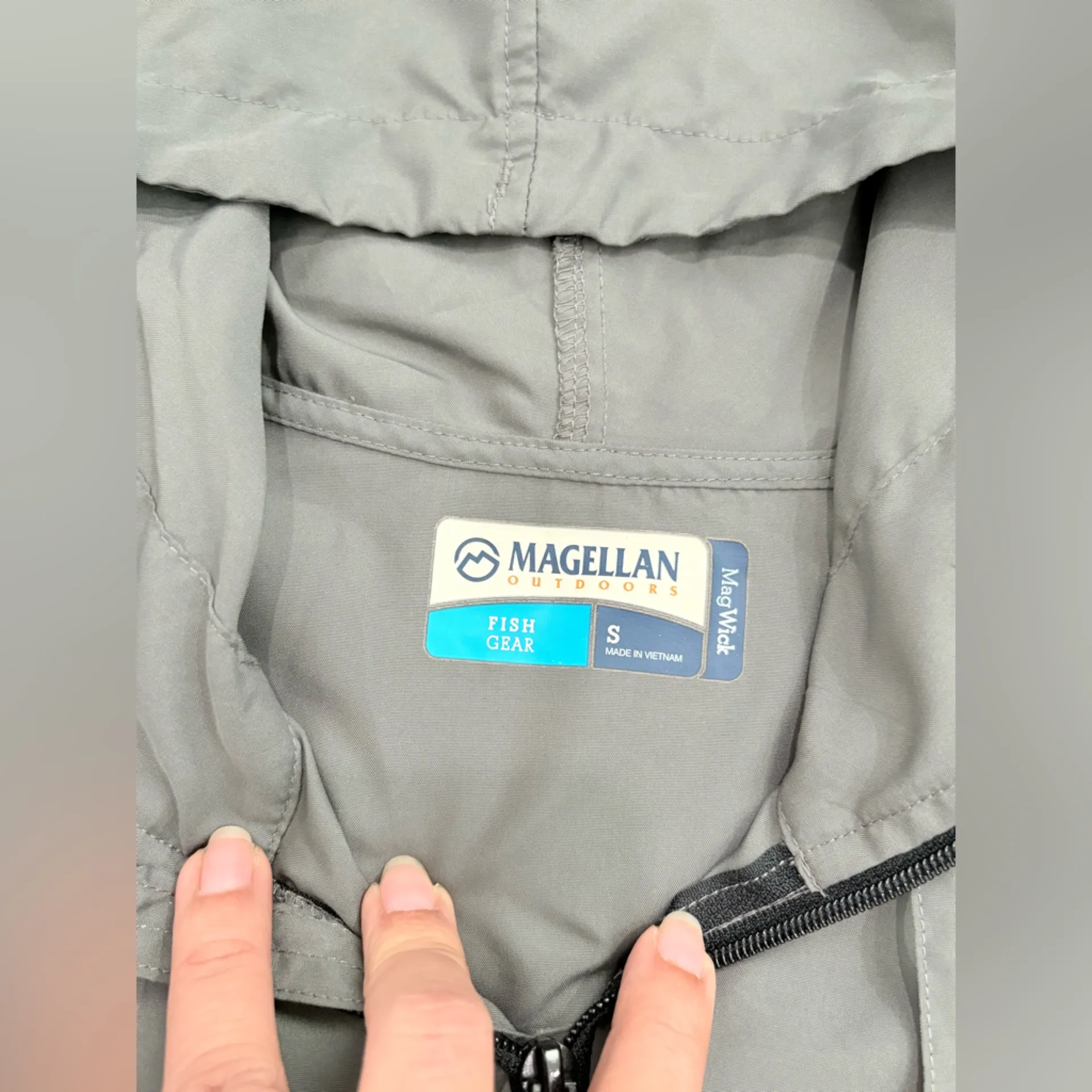 Magellan Outdoors Gray Fish Gear Jacket Size S - Image 4